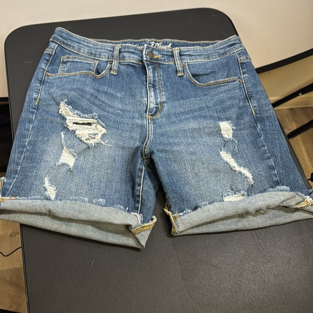 Universal Threads Cut off shorts. Size 14/32R. Stretchy material. - Picture 2 of 9